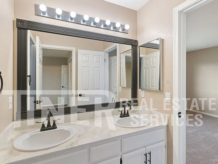 8276 Oakbark Ct — Photo 20