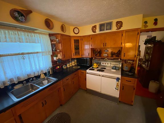 4th image of 1215 Peacock Ln