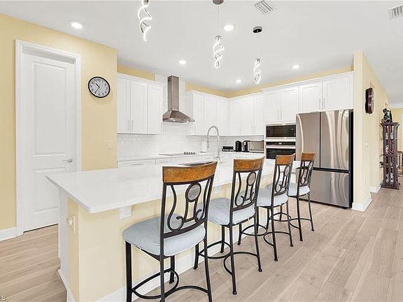 5th image of 2078 Grove DR