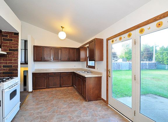 3rd image of 9924 W Michigan Blvd