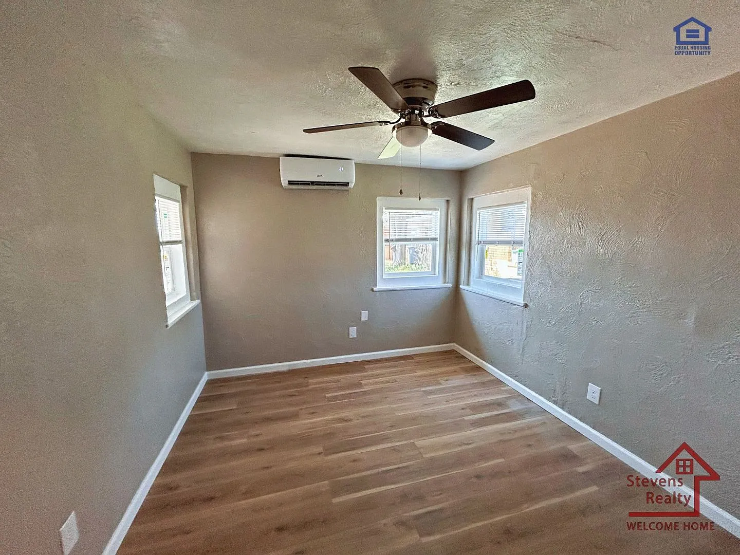 $200 off first months rent! Charming Duplex Living — Photo 2