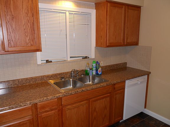 4th image of 213 E Fairmont Ave