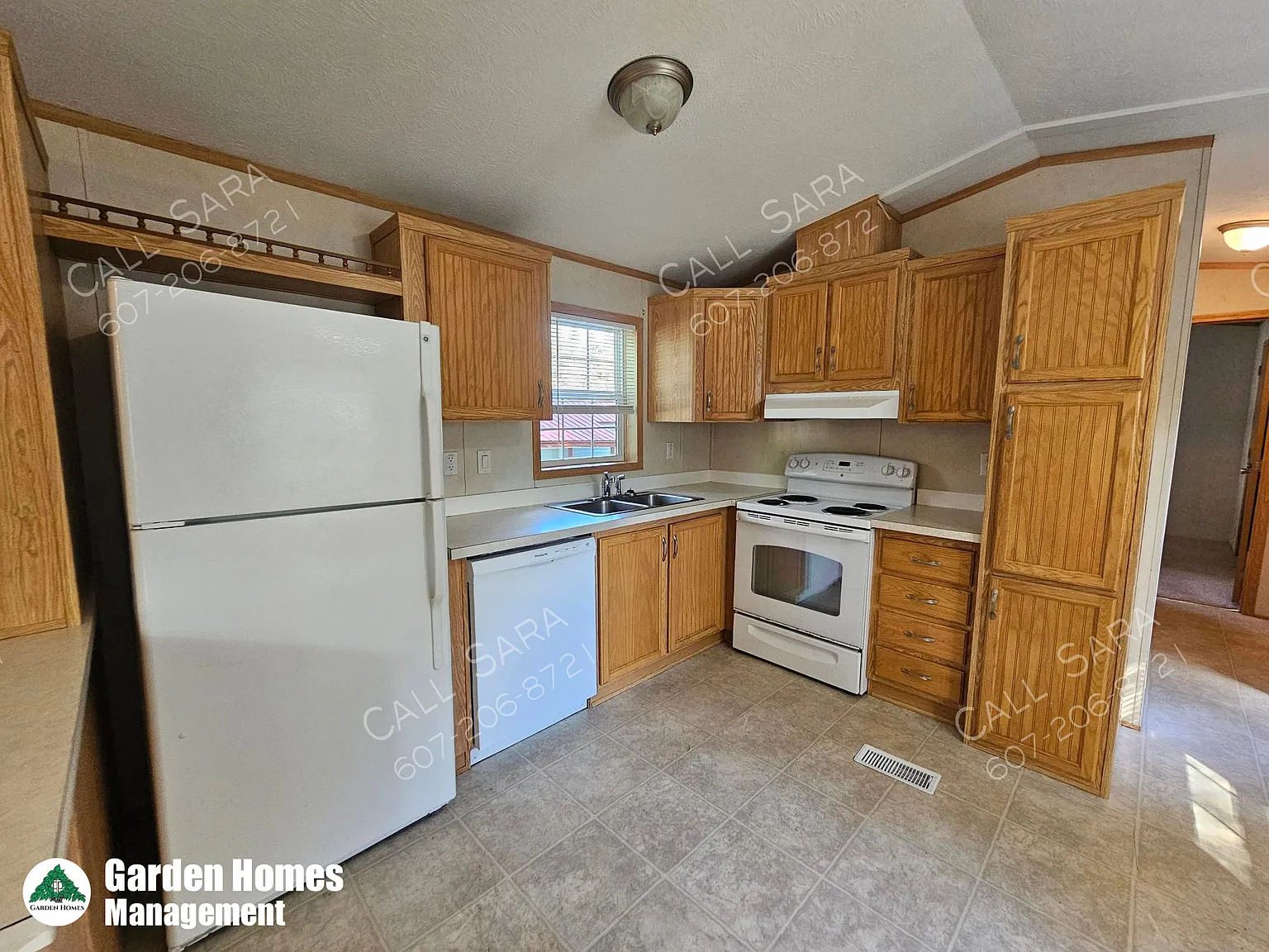 3 bed, 924 sqft, $1,350 — Photo 1