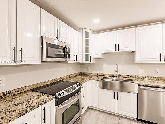 4th image of 1812 Coral Point Dr