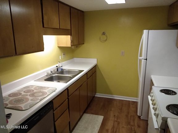 2nd image of 510 E Gillespie St APT C14