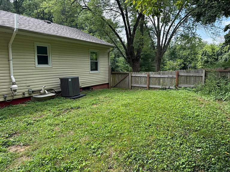 144 Belmont Rd — Photo 20