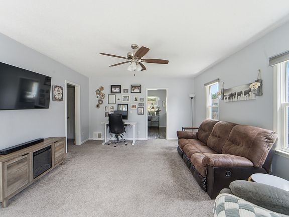 5th image of 4145 1st St