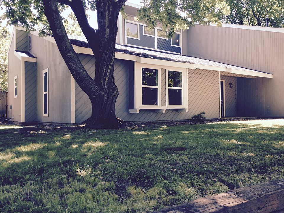 1st image of 2460 N East Oaks Dr