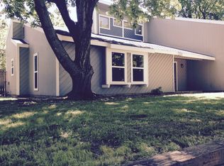 2460 N East Oaks Dr, Fayetteville, AR 72703