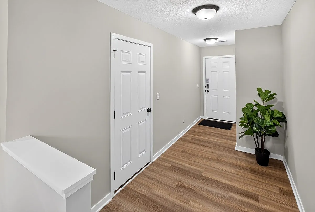 4 bed, 2003 sqft, $2,650 — Photo 3