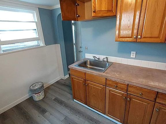2nd image of 305 E Dayton Ave #B