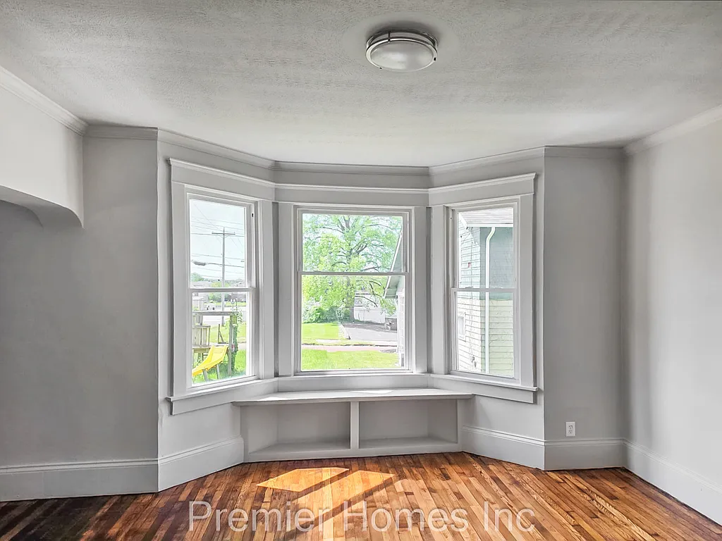 3 bed, $1,495 — Photo 3