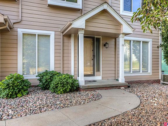 2nd image of 206 Woodbury Cir