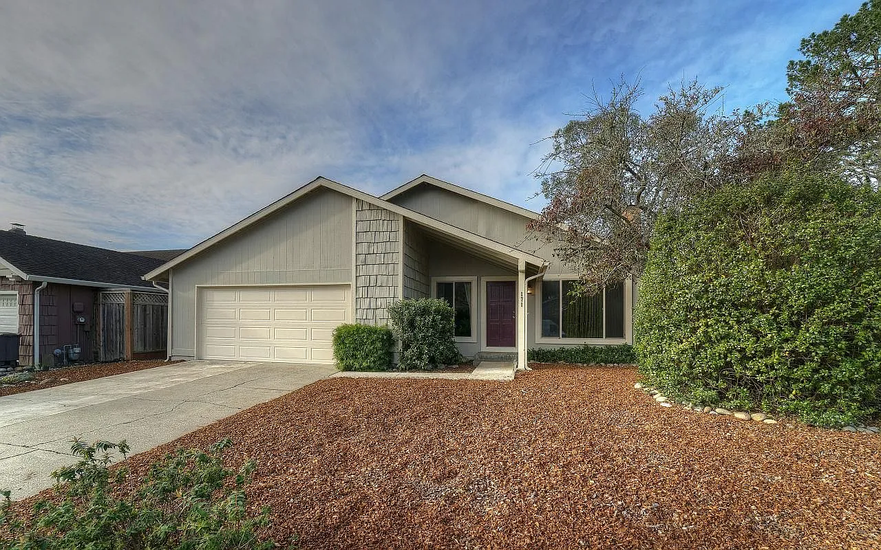 171 Bridgeport Dr photo 1