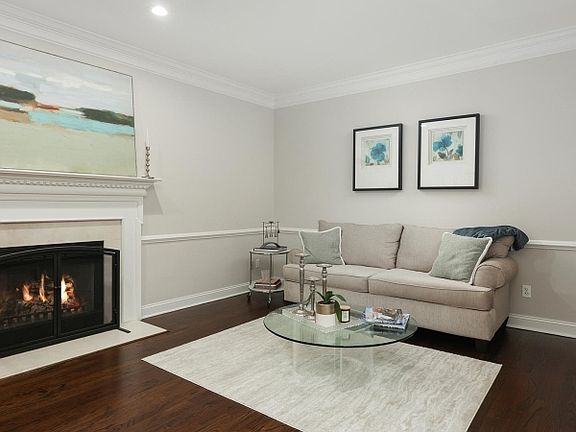 5th image of 8 Downingtown Ct