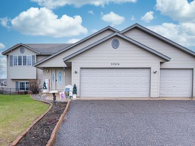 37876 Hawthorne Ave, North Branch, MN, 55056