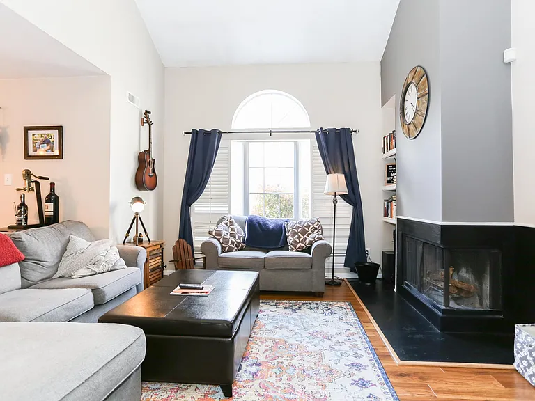 603 Danbury Ct — Photo 5