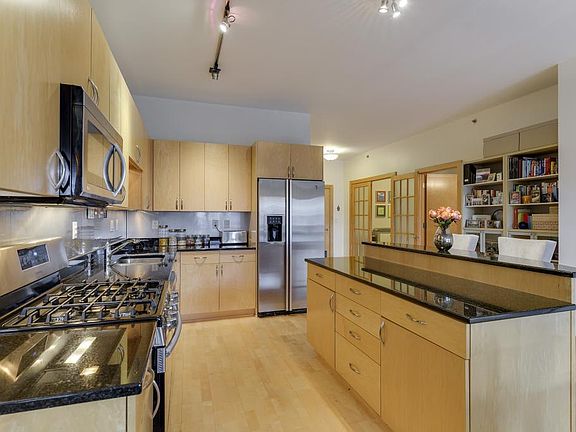 4th image of 401 N 2nd St #317