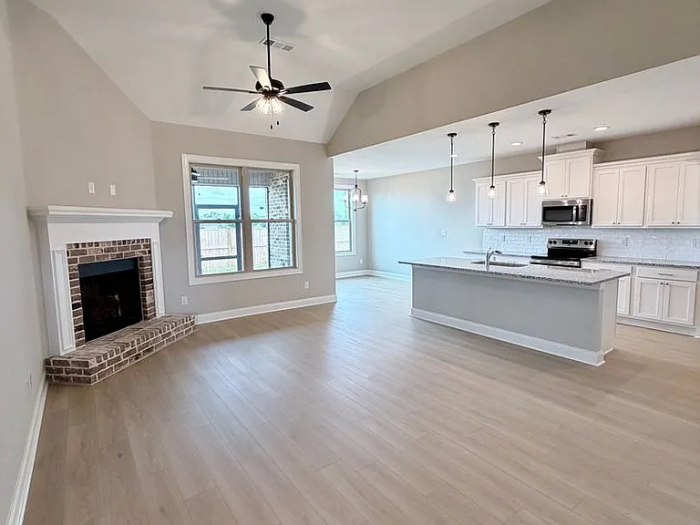 204 Farmland Cir — Photo 4