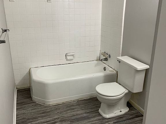 5th image of 607 College St SW