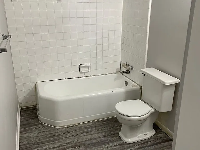 607 College St SW — Photo 5