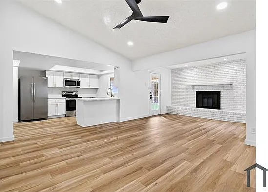 709 Brookview Dr — Photo 5