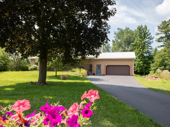 8 Owen Dr, Peru, NY 12972