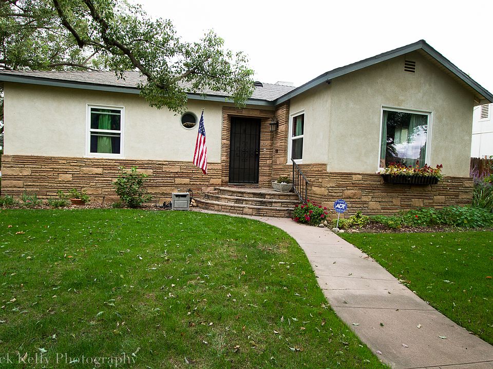 Tons of curb appeal!!