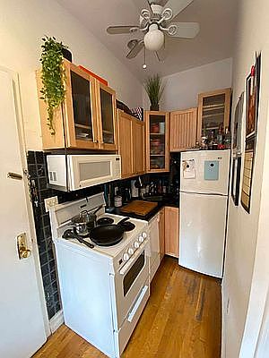 2nd image of 55 Clinton St #1C