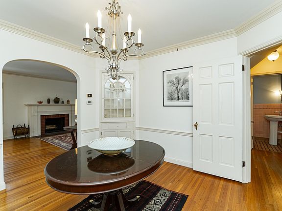 5th image of 1322 7th St SW