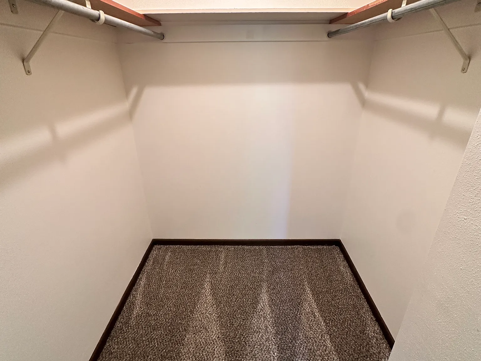 2 bed, 570 sqft, $885 — Photo 3