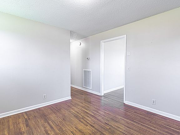 4th image of 2605 Scott Dr