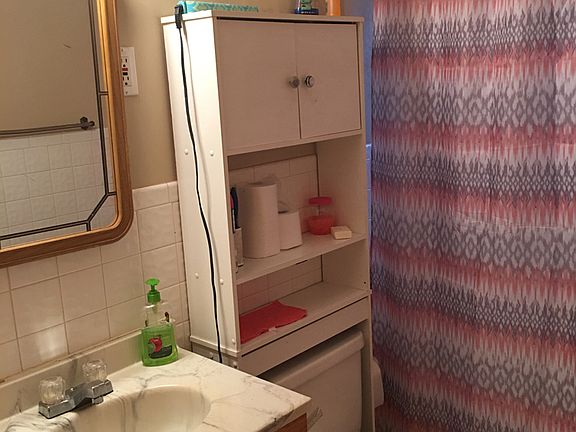 2nd image of 915 Arnold St