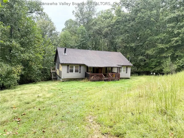 27 Maple Glen Trl, Sumerco, WV 25567