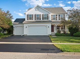 214 Davis Dr, Sycamore, IL 60178