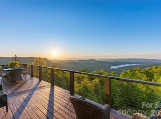 96 Moltz Ct, Lake Toxaway, NC 28747