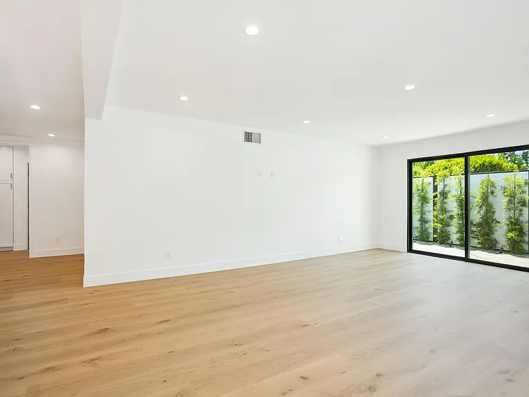 5743 Natick Ave — Photo 10