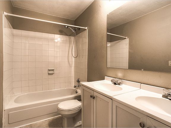 1629 S Ivory Circle Unit H_12_Bathroom_08192015