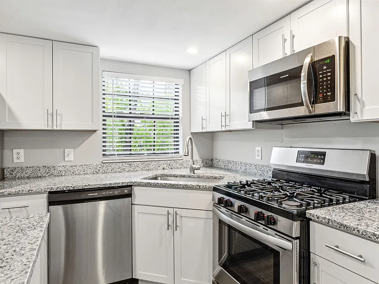 411 S Willow Ave — Photo 5
