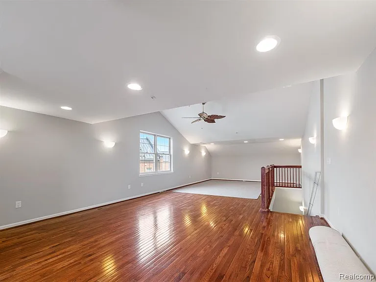 502 Graten St — Photo 18