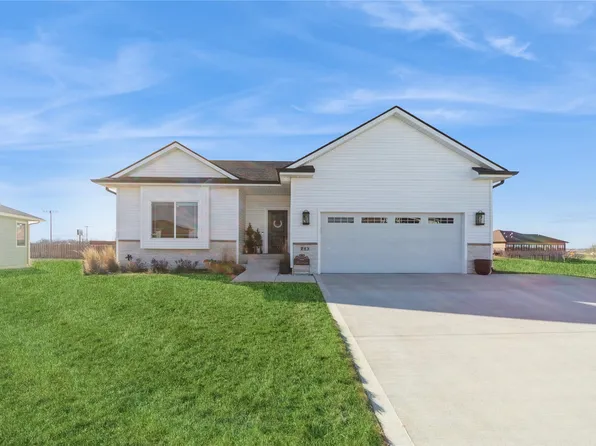 713 Lily Ln, Pleasantville, IA 50225