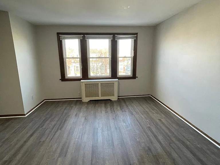 3358 Englewood St — Photo 6