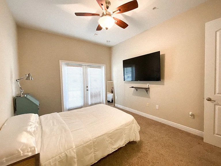 230 SW 2nd Ave #102 — Photo 12