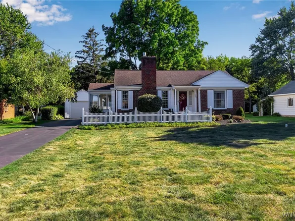 662 Cayuga Dr, Lewiston, NY 14092