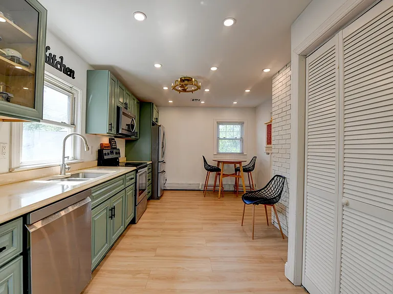 50 Chestnut St — Photo 11