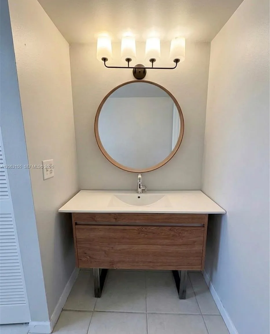 Stratford House Condo — Photo 4