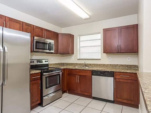4th image of 1931 Alcazar Dr