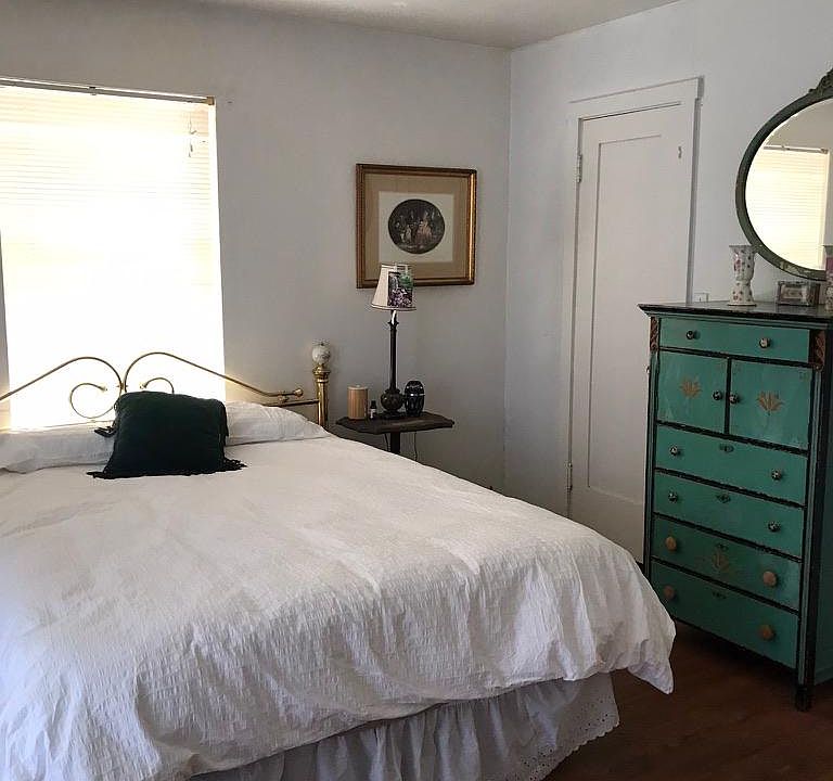 Comfy bedroom with air conditioning and ceiling fan