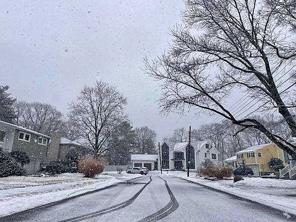 Exterior Neighborhood (street photo)