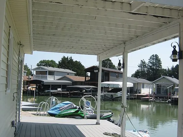 205 Mill Isle Dr Cabin 4, North Platte, NE 69101
